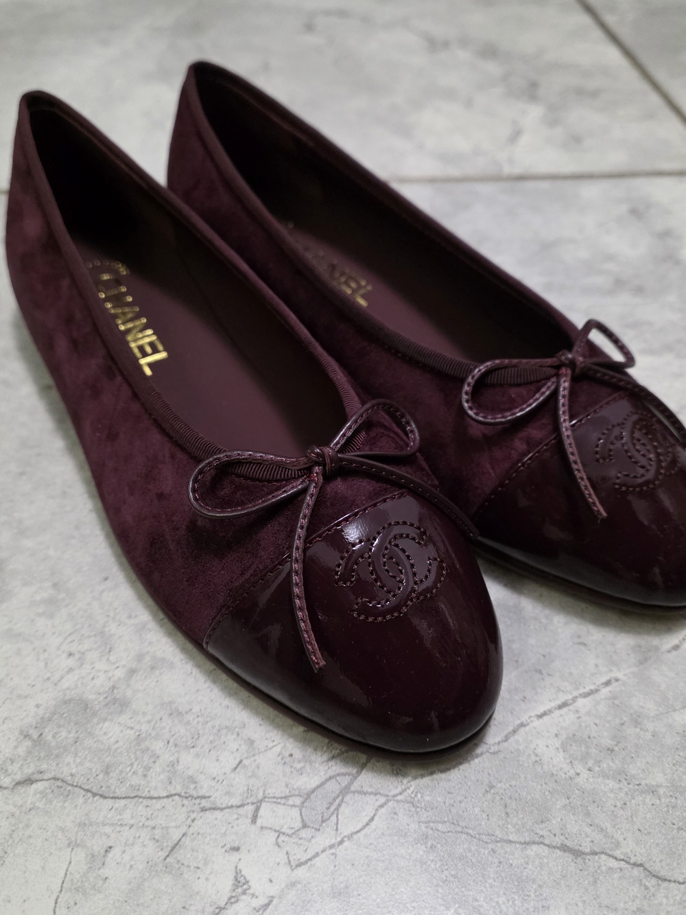 Chanel 26A Women's Burgundy Suede & Patent Leather Ballet Flats 38 Eu